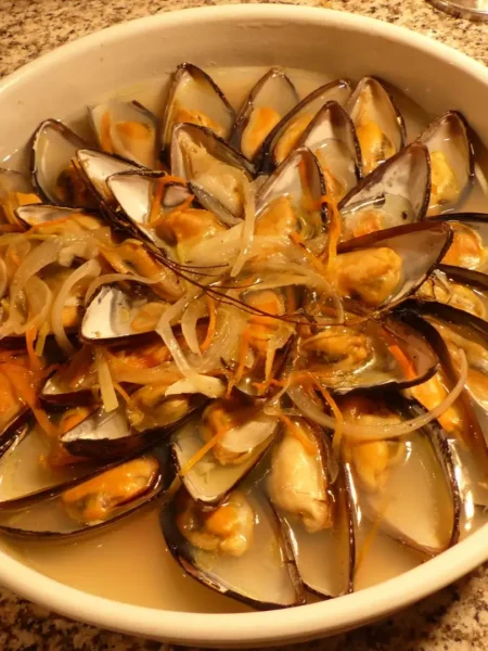 Mexilhões ao Vinho Branco